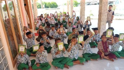 A group of children holding frames AI-generated content may be incorrect.