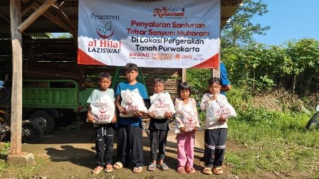 A group of children holding bags AI-generated content may be incorrect.
