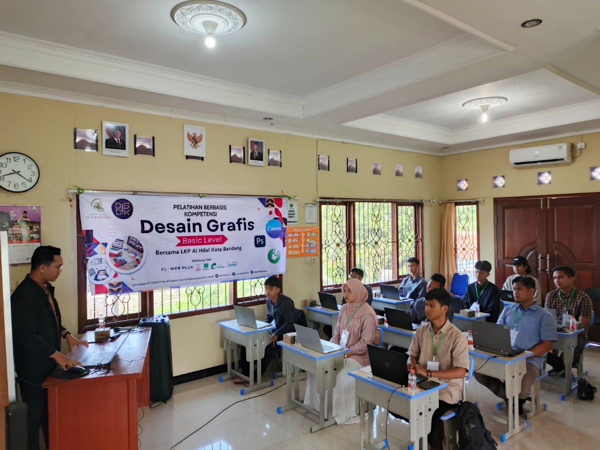 Pelatihan Desain Grafis Bersama LKP Al Hilal Batch 7 Telah Dimulai Pelatihan Desain Grafis Bersama LKP Al Hilal Batch 7 Telah Dimulai