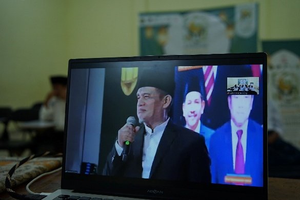 A person on a computer screen

AI-generated content may be incorrect.