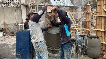 A group of men working on a construction site

AI-generated content may be incorrect.