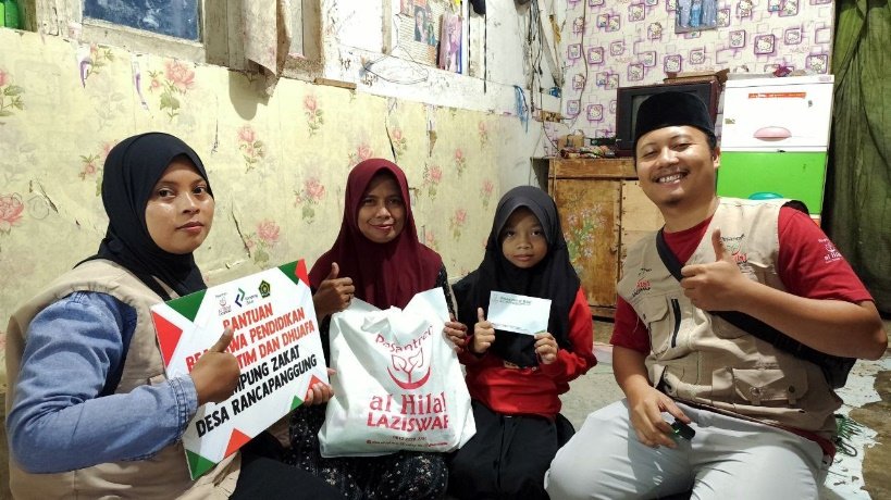 A group of people holding signs AI-generated content may be incorrect.