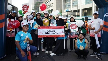A group of people holding signs

AI-generated content may be incorrect.