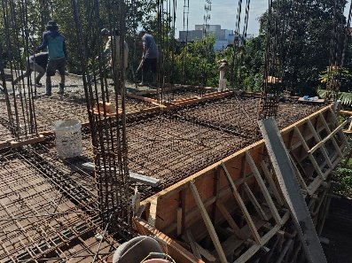 A group of people working on a construction site

AI-generated content may be incorrect.