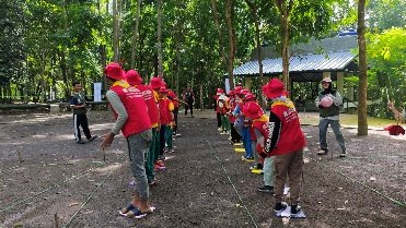 A group of people in red jackets

AI-generated content may be incorrect.