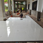 Pemasangan Granit di Area Depan Masjid, Update Pembangunan Masjid Pesantren Al Hilal Cibiru per Jumat, 23 Januari 2026