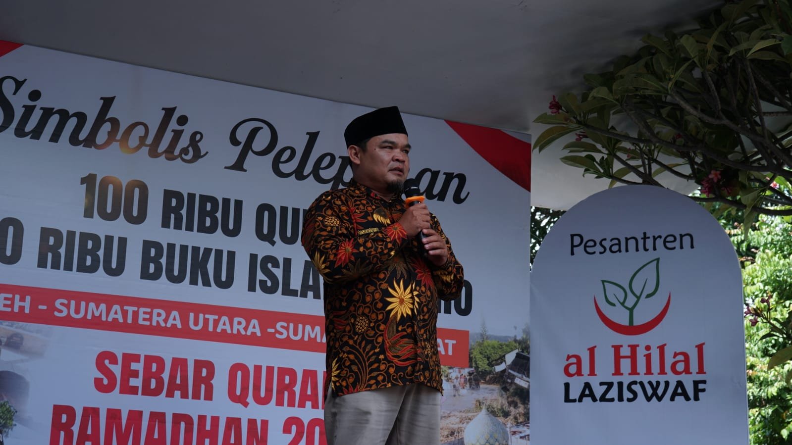 LAZISWAF Al Hilal Salurkan 200 Ribu Wakaf Al-Qur'an dan Buku Islam ke Korban Banjir Sumatera