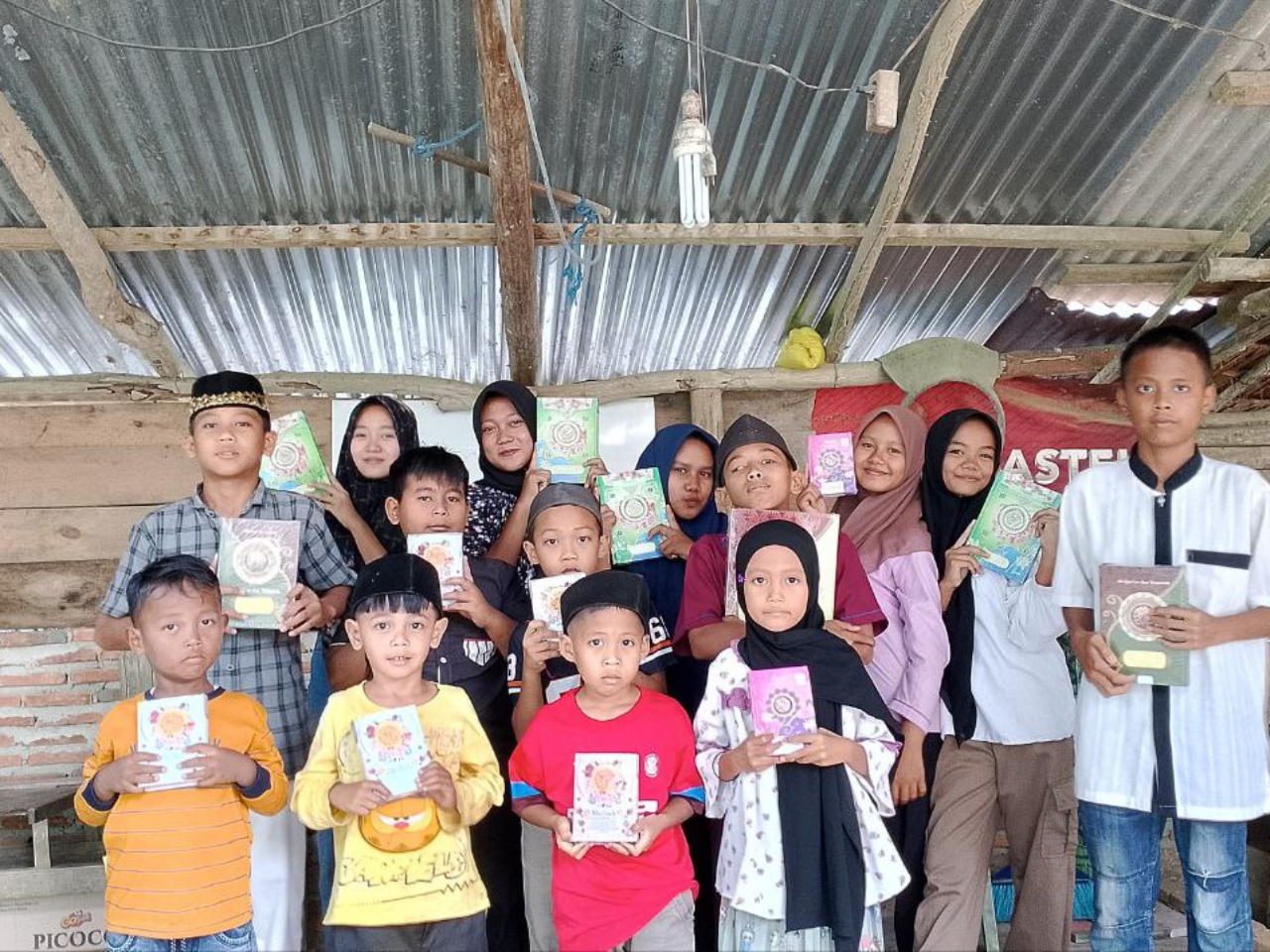 Apa Manfaat Zakat Bagi Masyarakat? | 5 Dampak Nyata