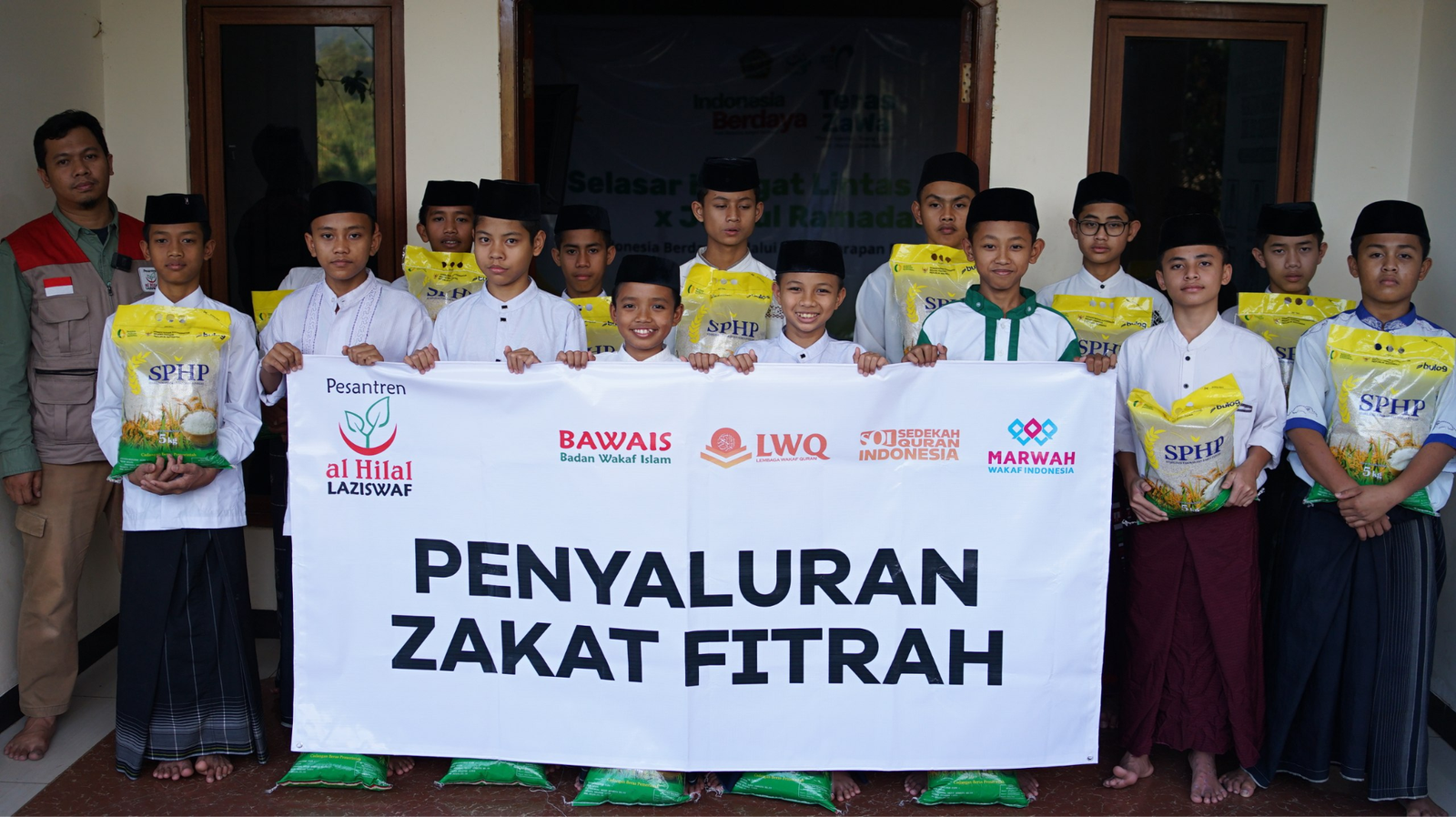 Ke Mana Zakat Disalurkan? Ini 8 Golongan yang Berhak Menerimanya