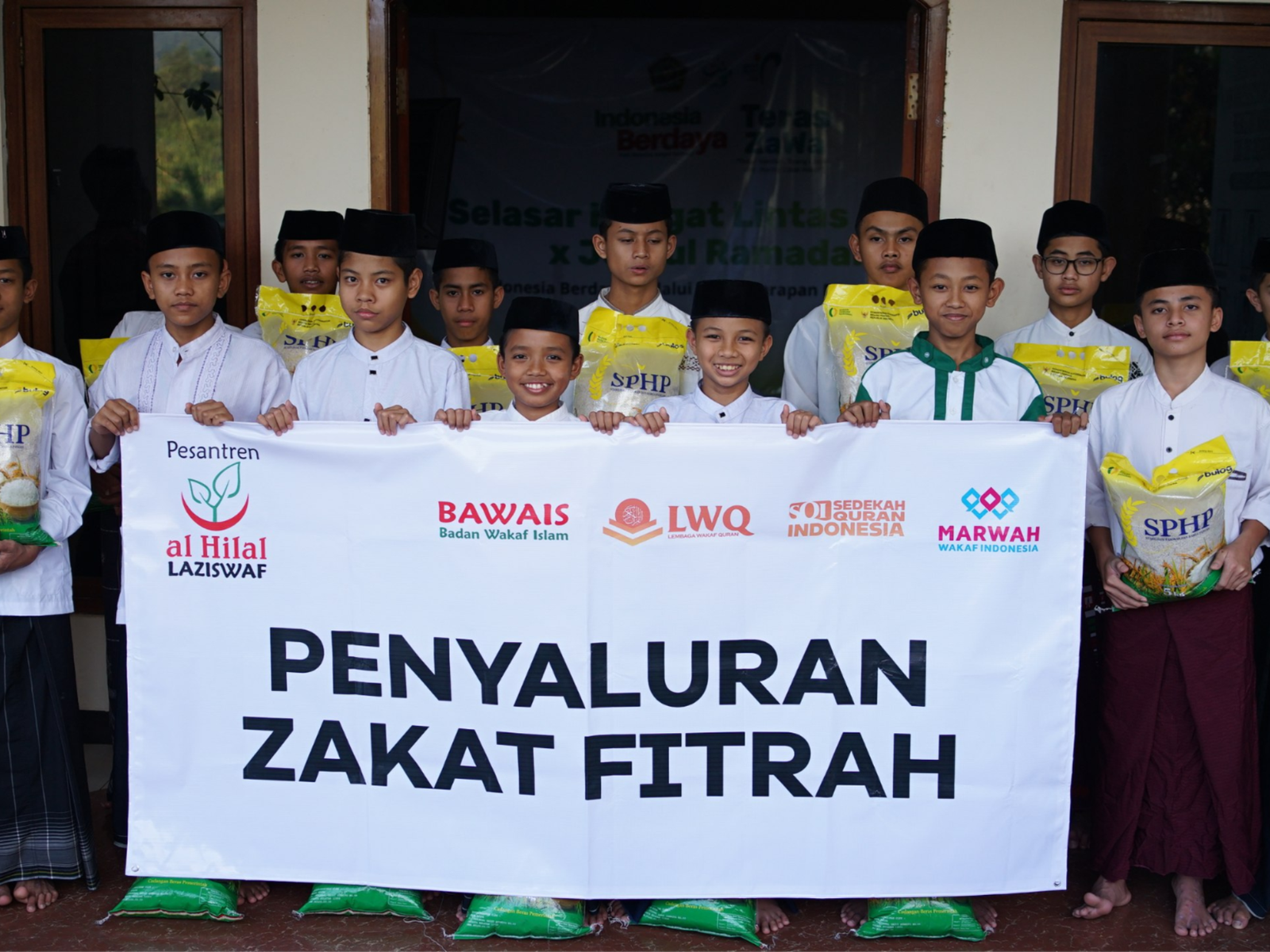 Ke Mana Zakat Disalurkan? Ini 8 Golongan yang Berhak Menerimanya