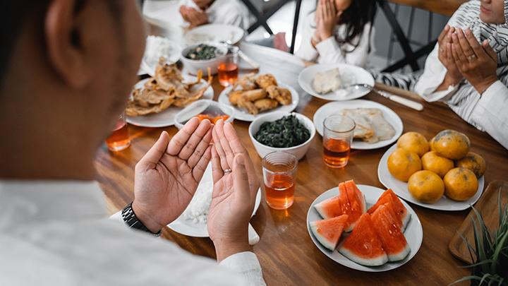 6 Cara Berbuka Puasa yang Benar dan Sehat | Realfood