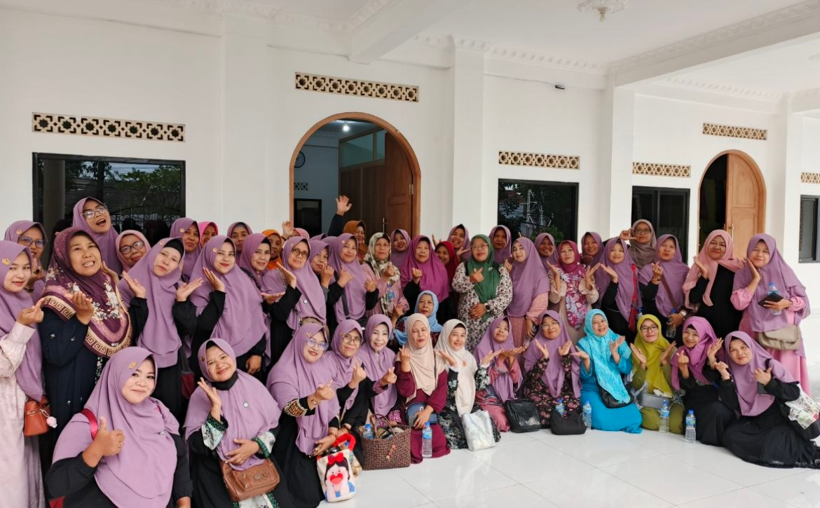 Hangatnya Silaturahim dan Halal Bihalal Koordinator RT/RW Majelis Taklim Al Hilal Cibiru