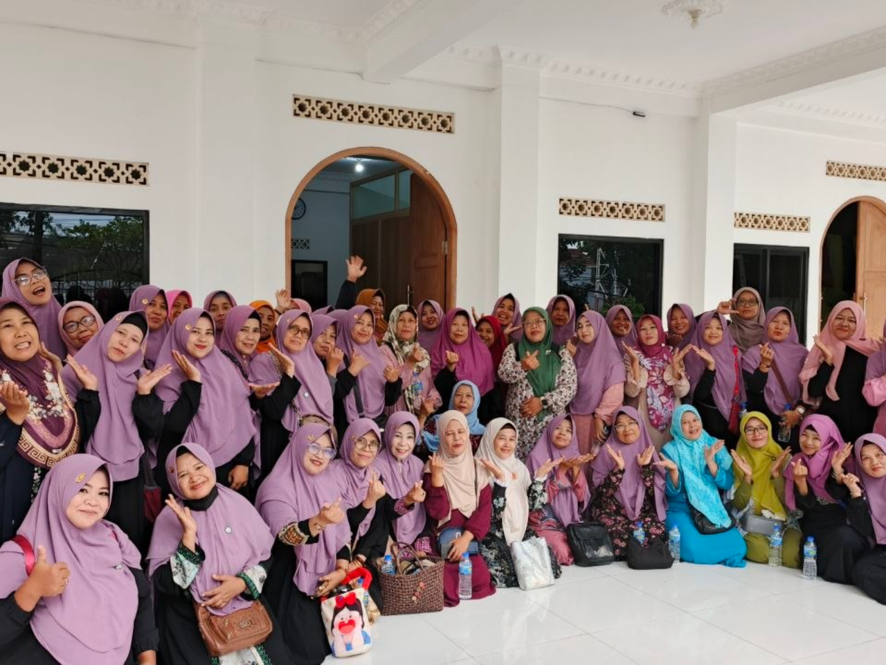 Hangatnya Silaturahim dan Halal Bihalal Koordinator RT/RW Majelis Taklim Al Hilal Cibiru