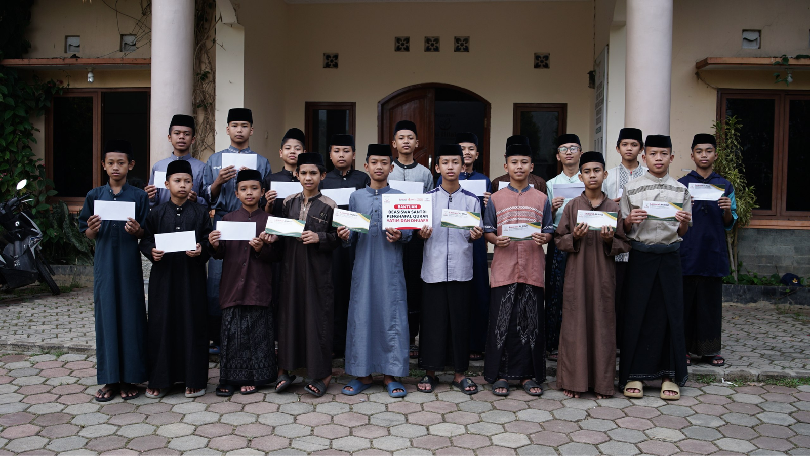 Disalurkan Untuk Para Santri Yatim Dhuafa, Laziswaf Al Hilal Salurkan Beasiswa Pendidikan
