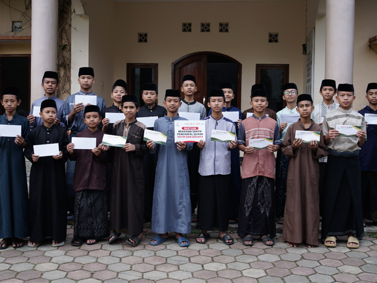 Disalurkan Untuk Para Santri Yatim Dhuafa, Laziswaf Al Hilal Salurkan Beasiswa Pendidikan