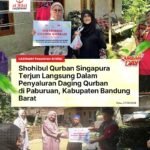 Shohibul Qurban Singapura Terjun Langsung dalam Penyaluran Daging Qurban di Paburuan, Kabupaten Bandung Barat