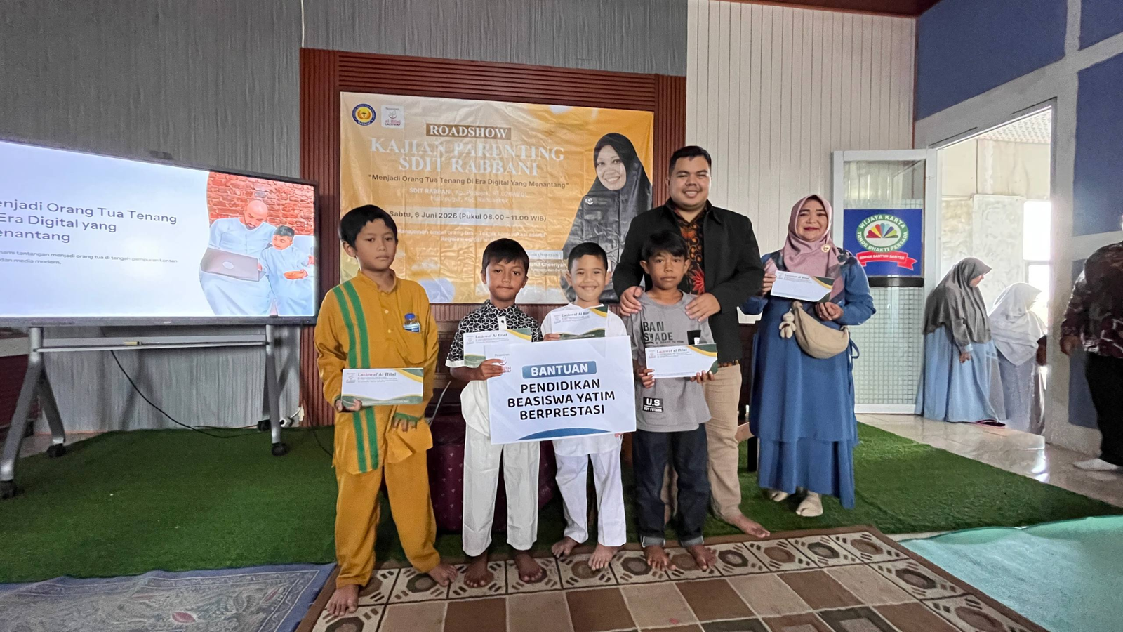 LAZISWAF Al Hilal Salurkan Bantuan Pendidikan untuk Anak Yatim Berprestasi