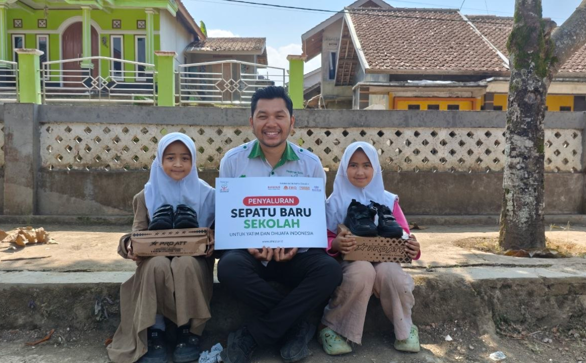 Salurkan Sepatu Baru untuk Yatim dan Dhuafa di Kabupaten Garut, Hadirkan Senyum dan Semangat Baru untuk Belajar