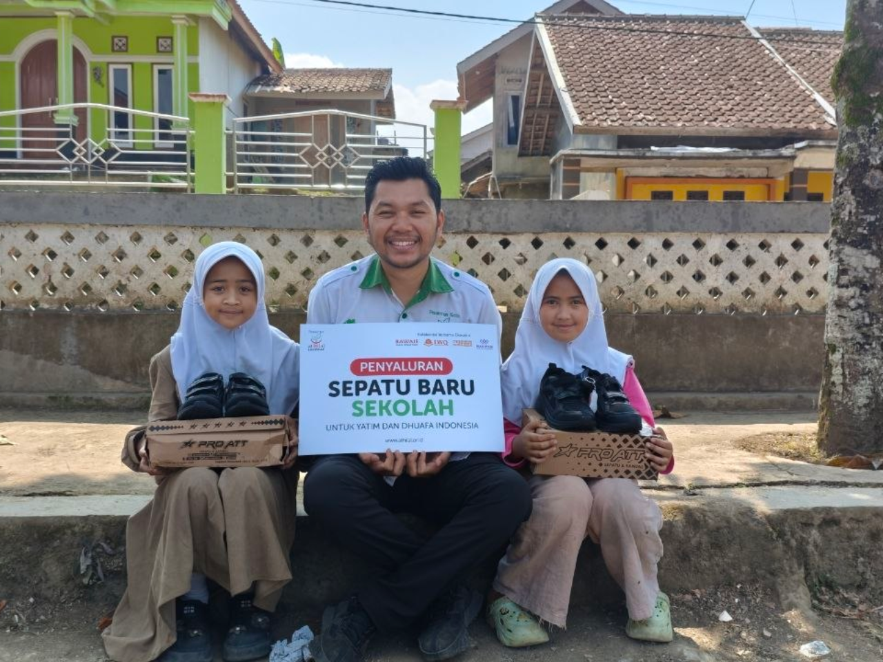 Salurkan Sepatu Baru untuk Yatim dan Dhuafa di Kabupaten Garut, Hadirkan Senyum dan Semangat Baru untuk Belajar