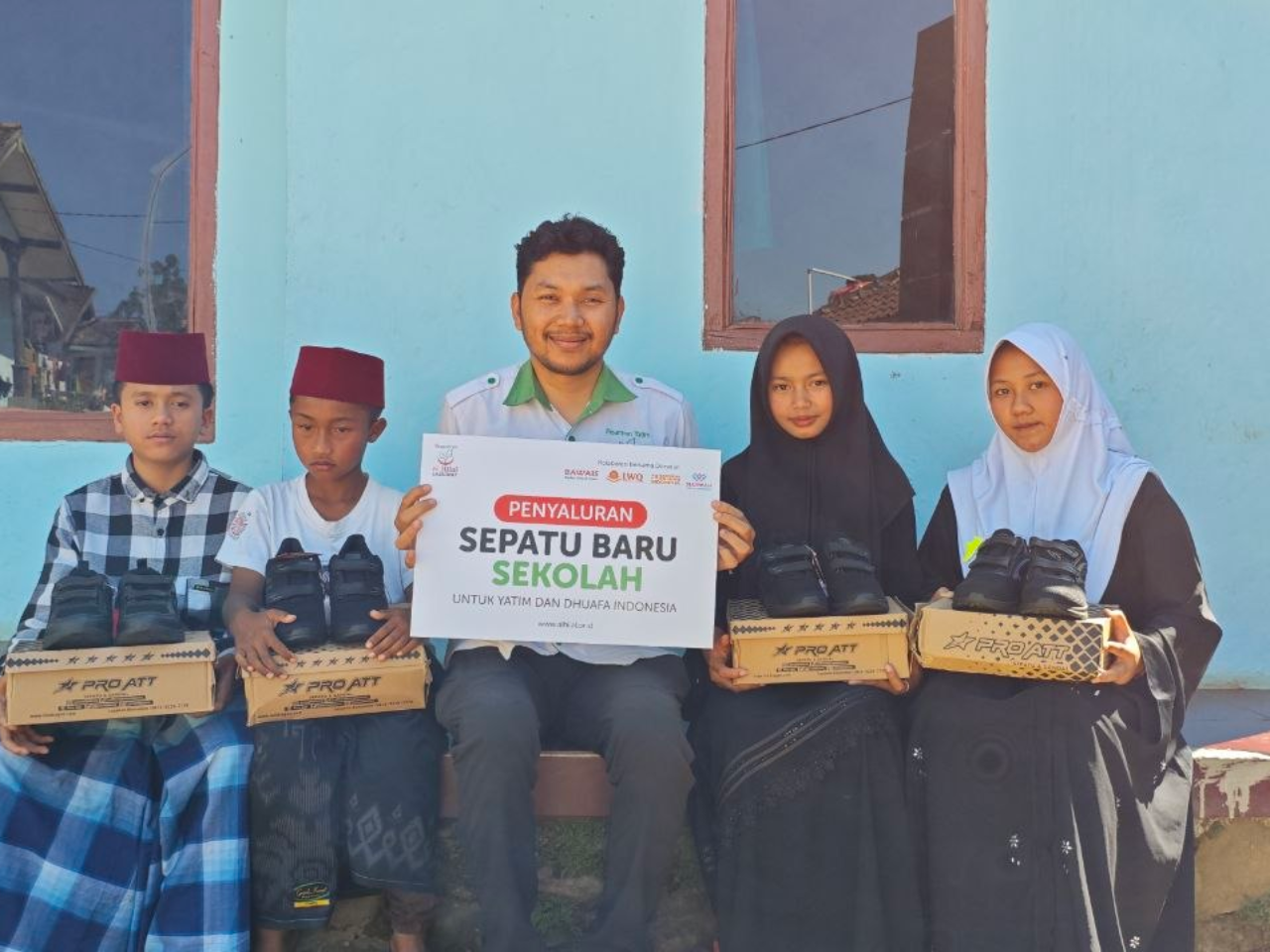 Salurkan Sepatu Baru untuk Yatim dan Dhuafa di Kabupaten Garut, Hadirkan Senyum dan Semangat Baru untuk Belajar