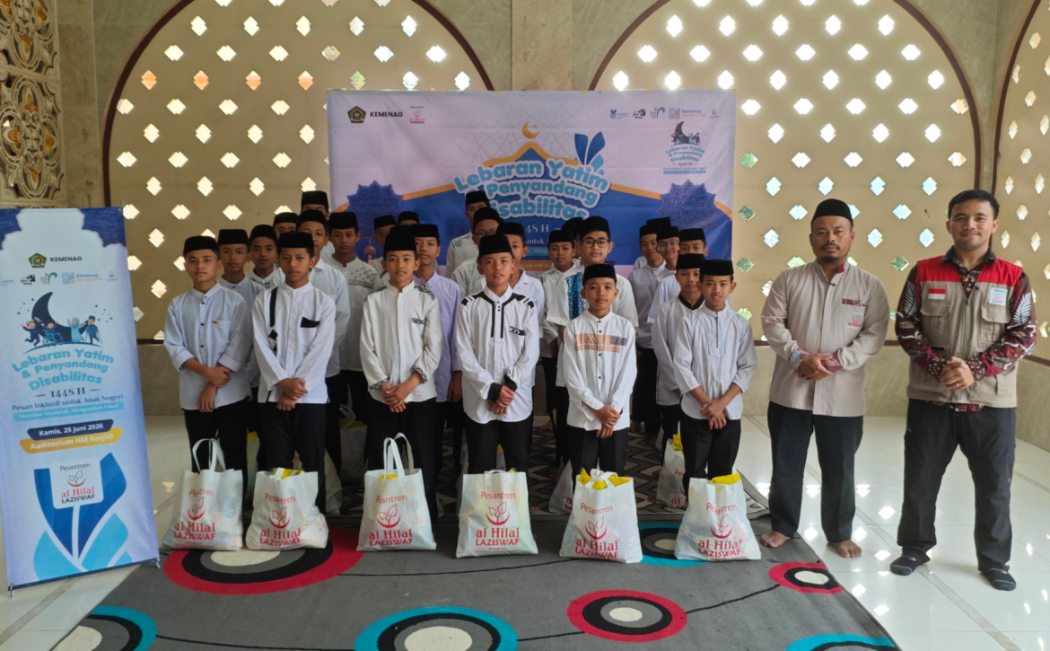 Lebaran Yatim Muharram 1448 H, Santri Yatim Penghafal Quran Pesantren Al Hilal 1 Cililin Terima Bingkisan dari Kementerian Agama RI