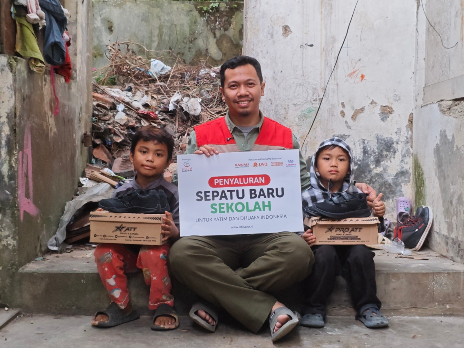 Alhamdulillah, Bantuan Sepatu Sekolah Baru Hadir untuk Anak Yatim dan Dhuafa di Bandung Barat