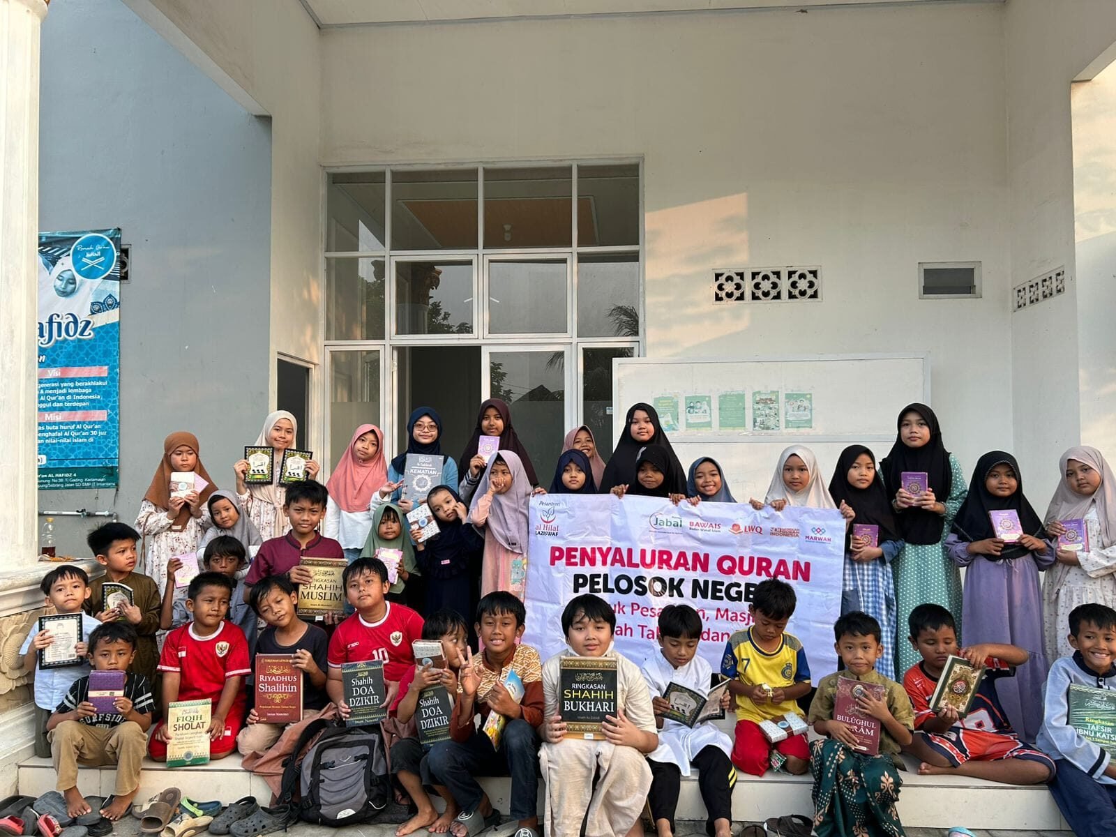 Sebar Quran Kembali Berlanjut di Kalimantan Timur dan Lampung, Dukung Semangat Belajar Al-Qur'an para Santri di Pelosok