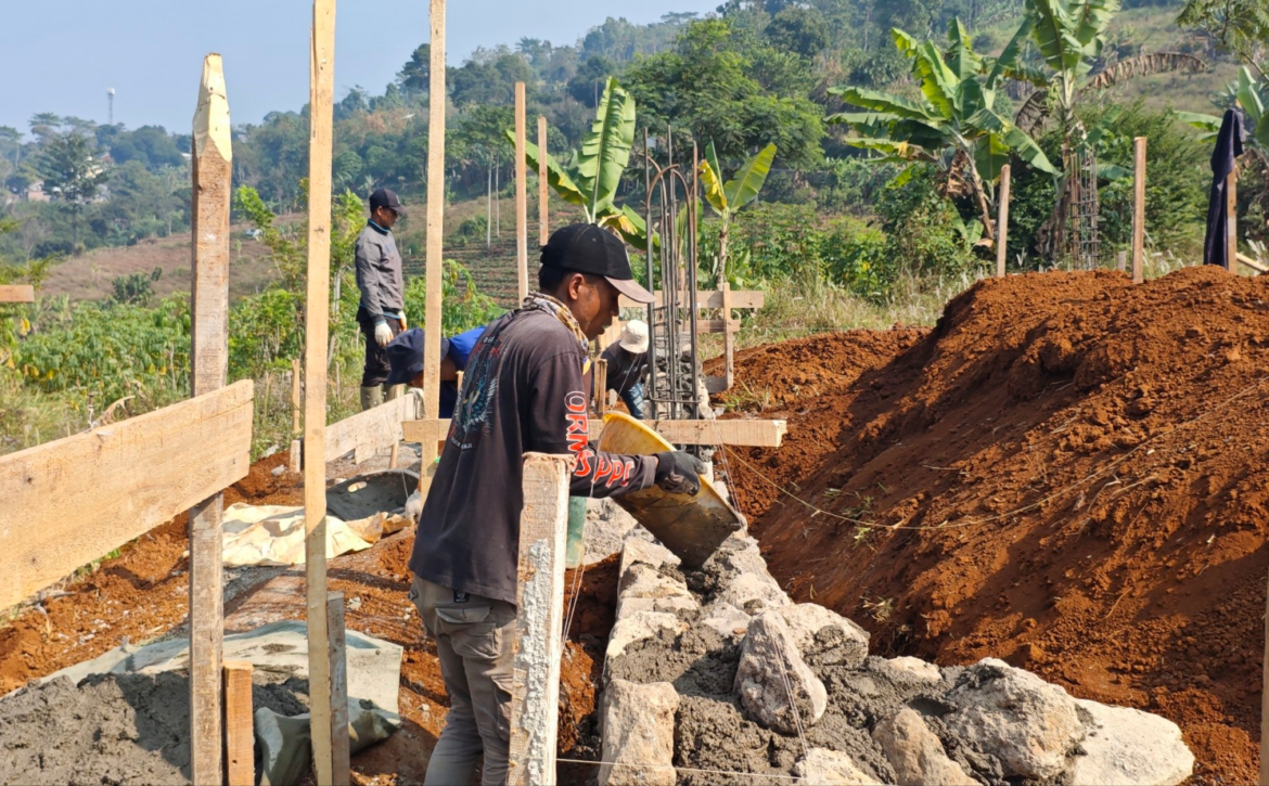 Pembangunan Masjid Komplek Pesantren Al Hilal untuk Para Pengajar Al-Qur'an Terus Berjalan, Fokus Pada Pengecoran