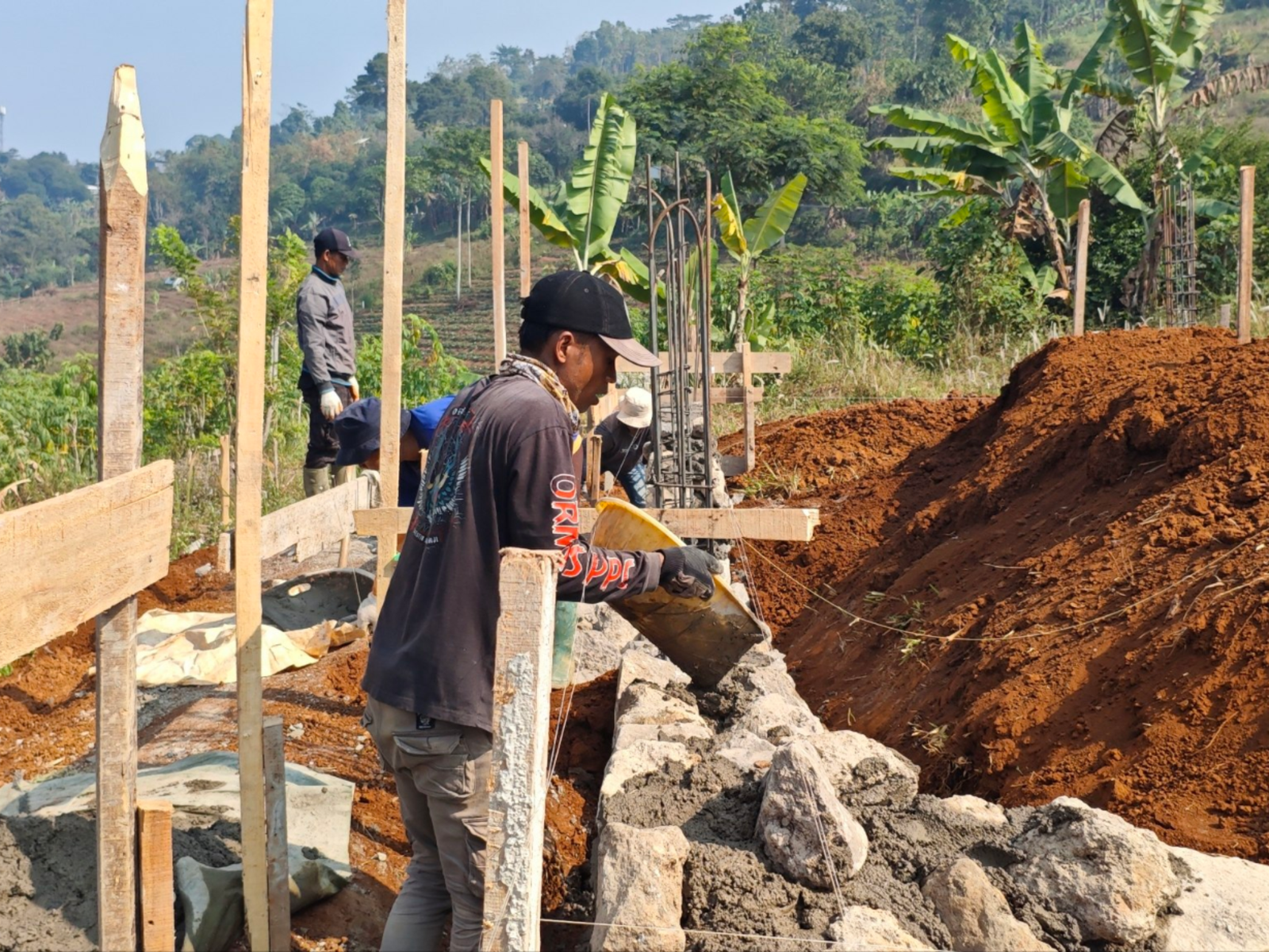 Pembangunan Masjid Komplek Pesantren Al Hilal untuk Para Pengajar Al-Qur'an Terus Berjalan, Fokus Pada Pengecoran