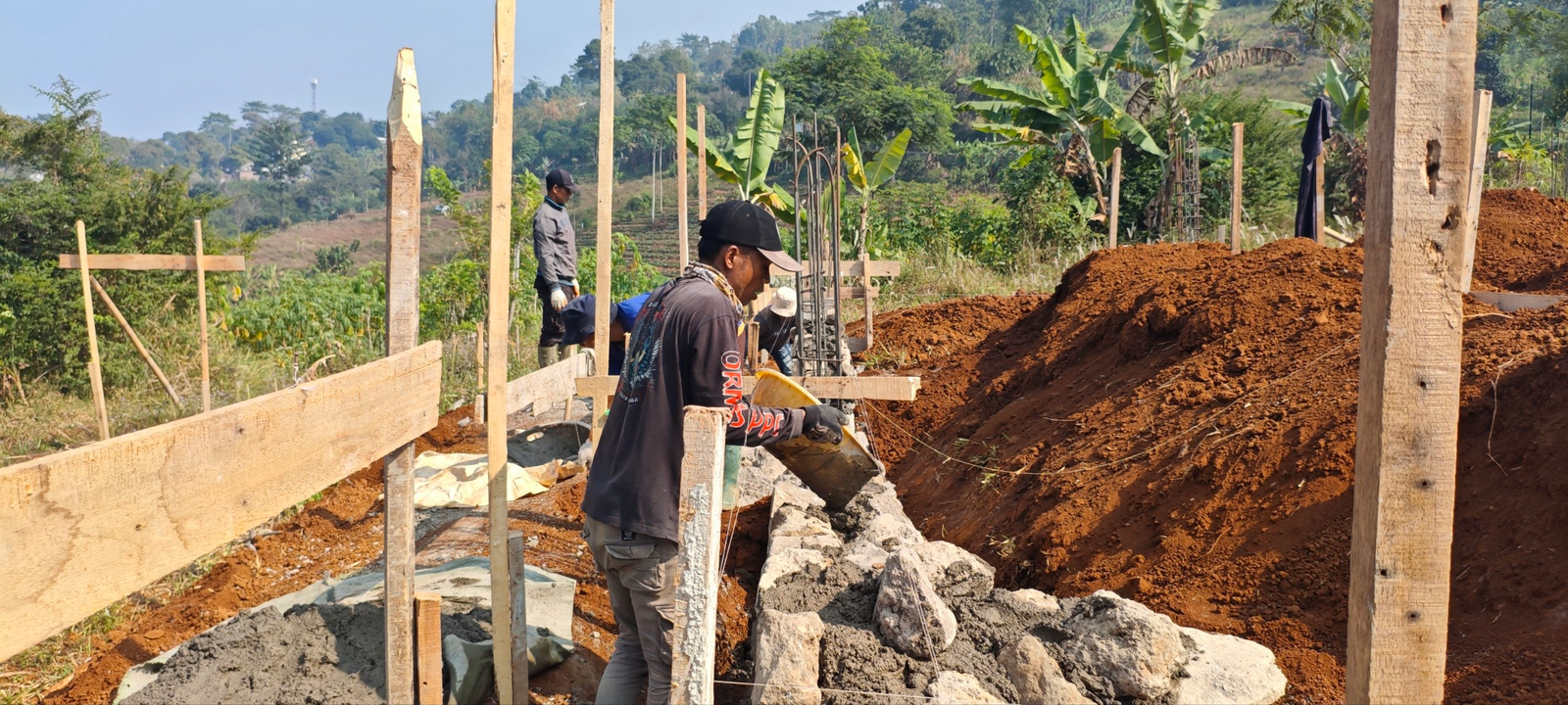 Pembangunan Masjid Komplek Pesantren Al Hilal untuk Para Pengajar Al-Qur'an Terus Berjalan, Fokus Pada Pengecoran
