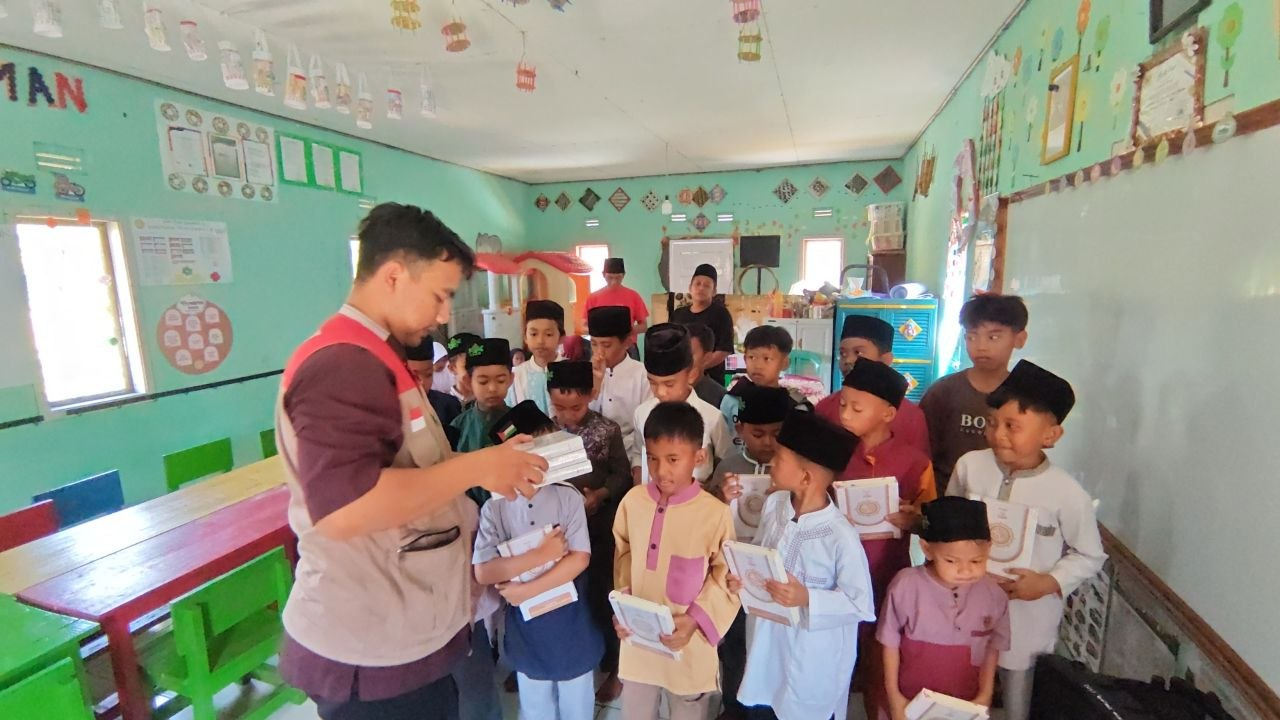 Sebar Quran Muharram Berbagi Al Qur’an Menjangkau Masjid, TPQ, dan Lembaga Pendidikan Islam di Pelosok Ciamis