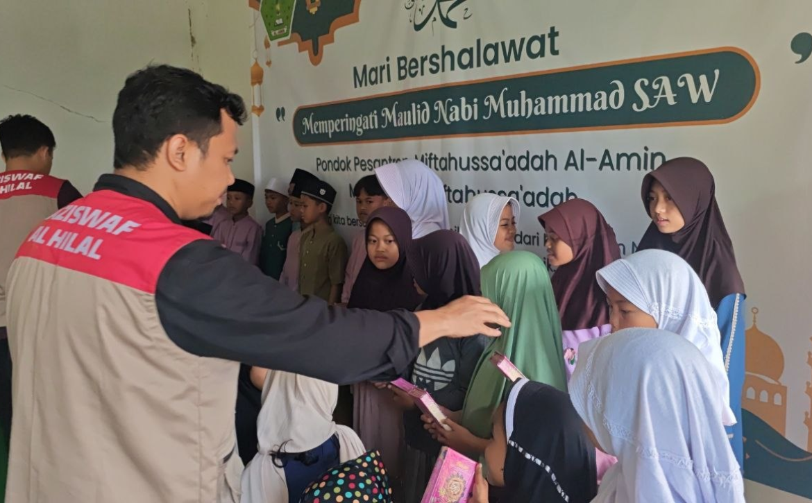 Safari Muharram Berbagi Quran Terus Berlanjut, Antusiasme Warga dan Santri Warnai Penyaluran di Pelosok Ciamis