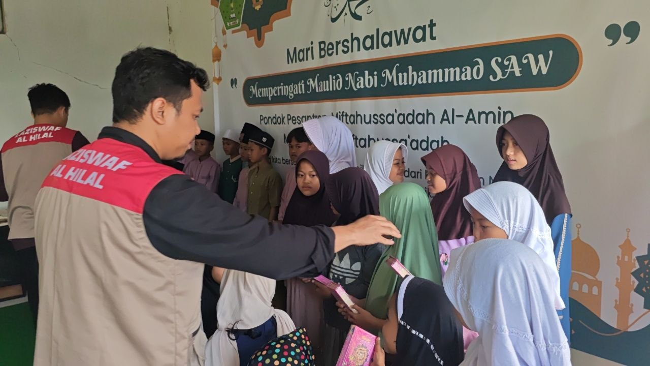 Safari Muharram Berbagi Quran Terus Berlanjut, Antusiasme Warga dan Santri Warnai Penyaluran di Pelosok Ciamis