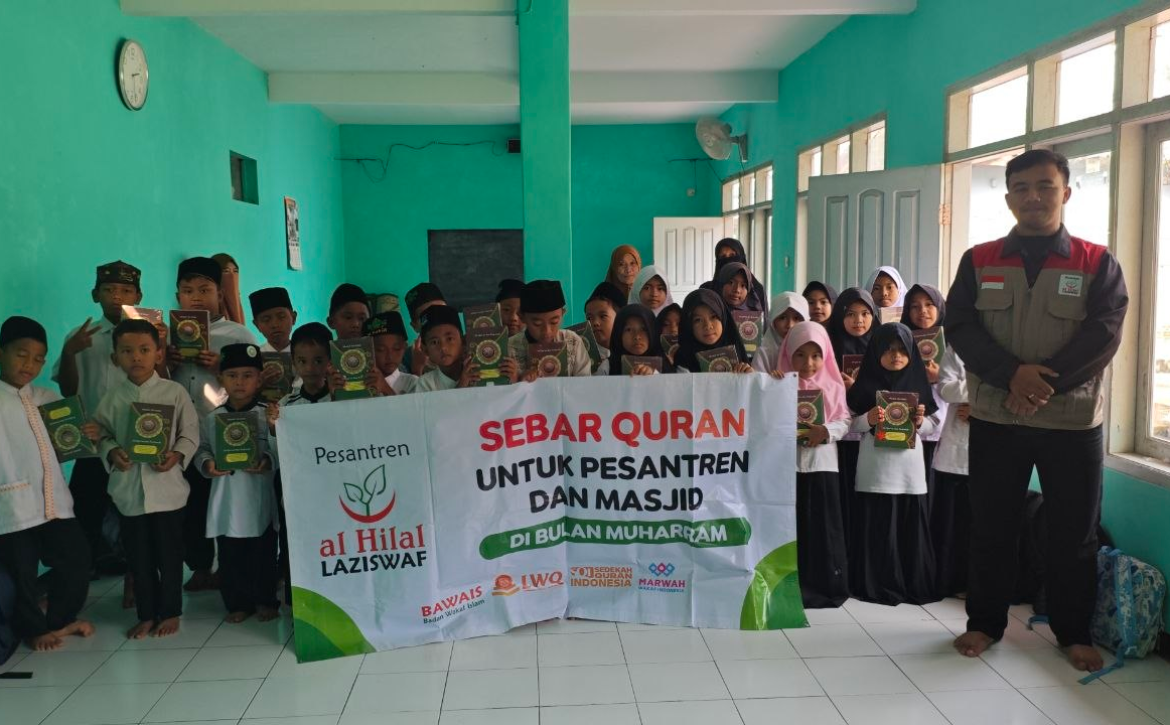 Lanjutan Sebar Qur’an Muharram, LAZISWAF Pesantren Al Hilal Salurkan Mushaf Al-Qur'an dan Iqra di Ciamis