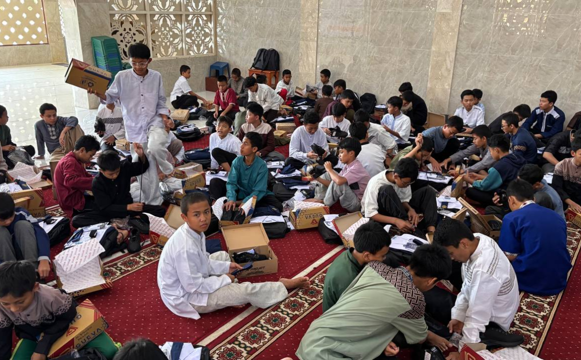 Sambut Tahun Ajaran Baru 2026/2027, Perlengkapan Sekolah untuk Santri Yatim Penghafal Al-Qur'an Sudah Disalurkan