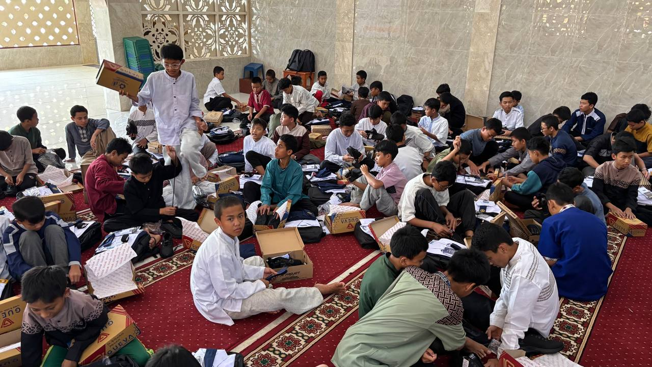 Sambut Tahun Ajaran Baru 2026/2027, Perlengkapan Sekolah untuk Santri Yatim Penghafal Al-Qur'an Sudah Disalurkan