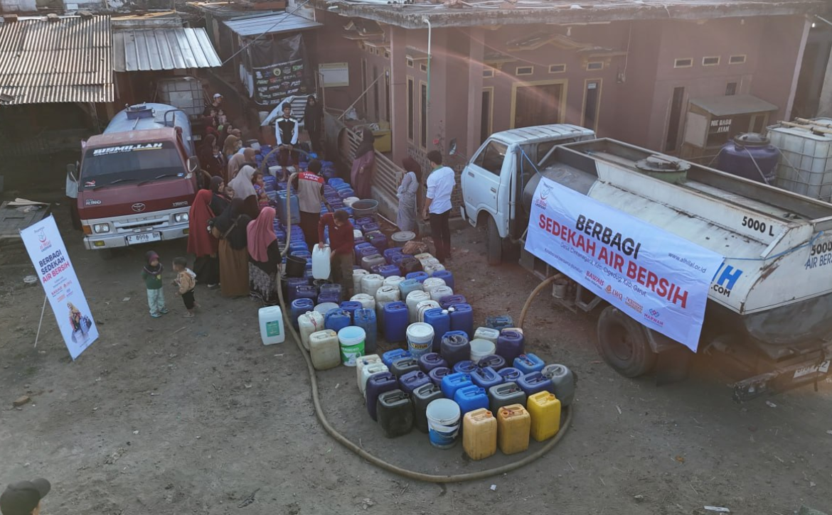 Salurkan Bantuan Sedekah Air Bersih, LAZISWAF Al Hilal Salurkan 35.000 Liter Air untuk Warga di Pedesaan di Garut