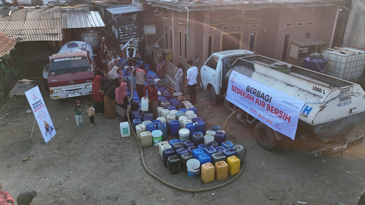 Salurkan Bantuan Sedekah Air Bersih, LAZISWAF Al Hilal Salurkan 35.000 Liter Air untuk Warga di Pedesaan di Garut
