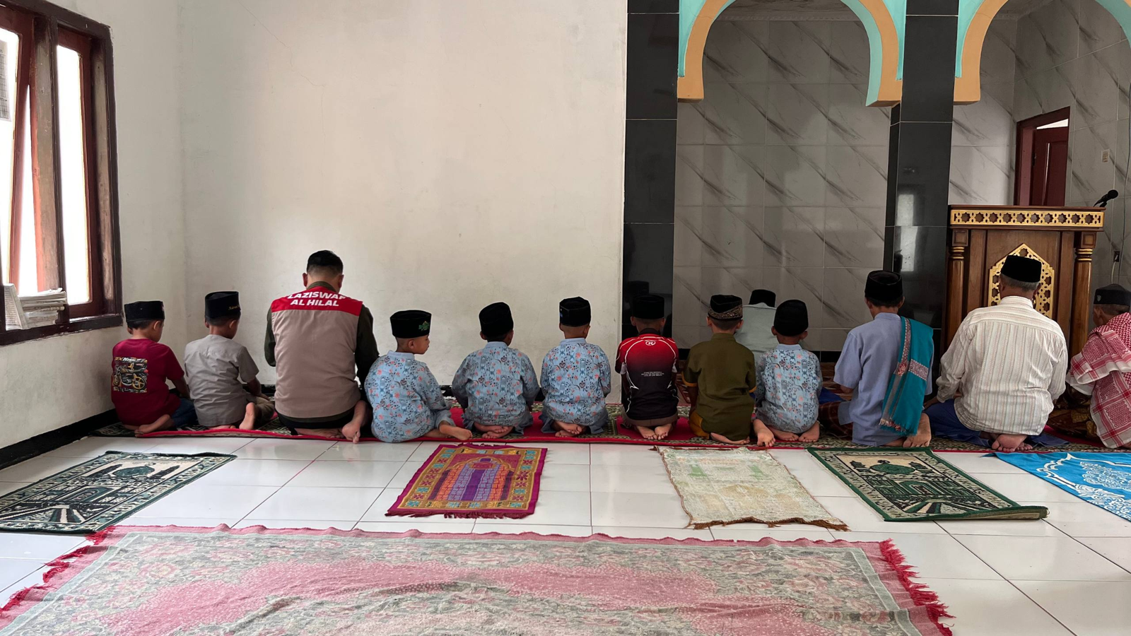 Karpet Baru, Hadirkan Tempat Sujud Lebih Nyaman untuk Santri dan Jamaah di Pelosok Cianjur