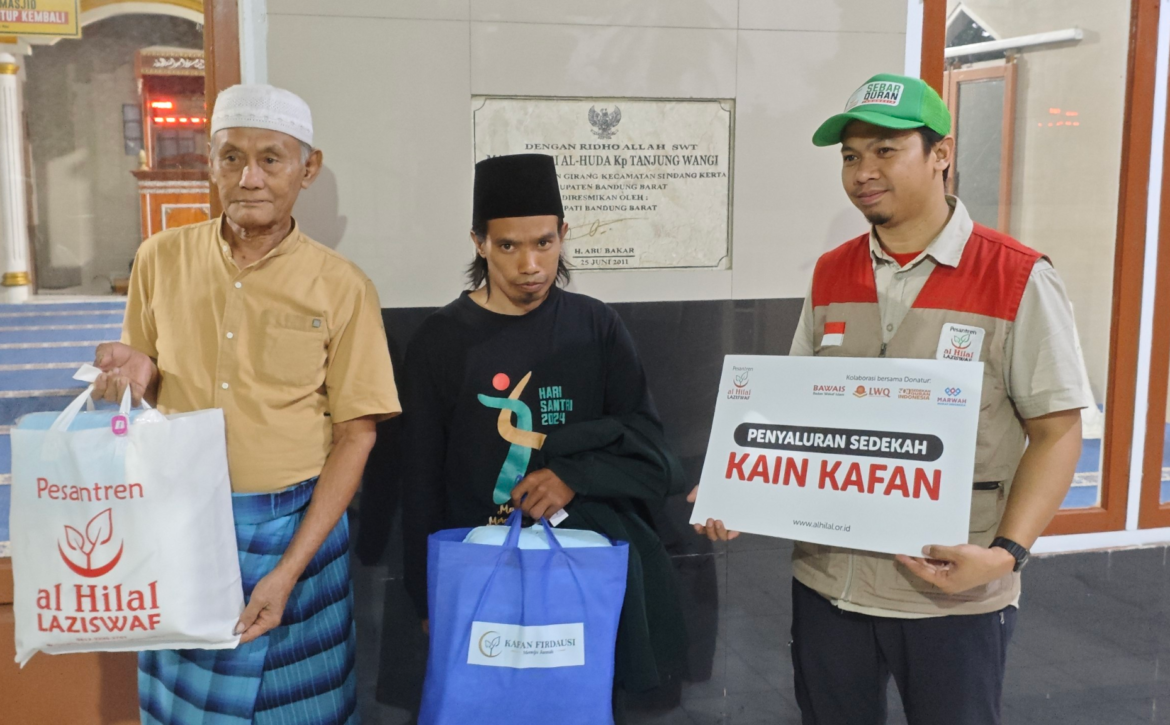 Kabupaten Bandung Barat, Sedekah Kain Kafan Kembali Disalurkan Di Sejumlah Masjid