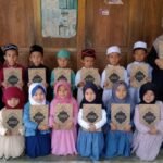 Sedekah Mushaf Quran dan Iqro untuk Santri Cilik