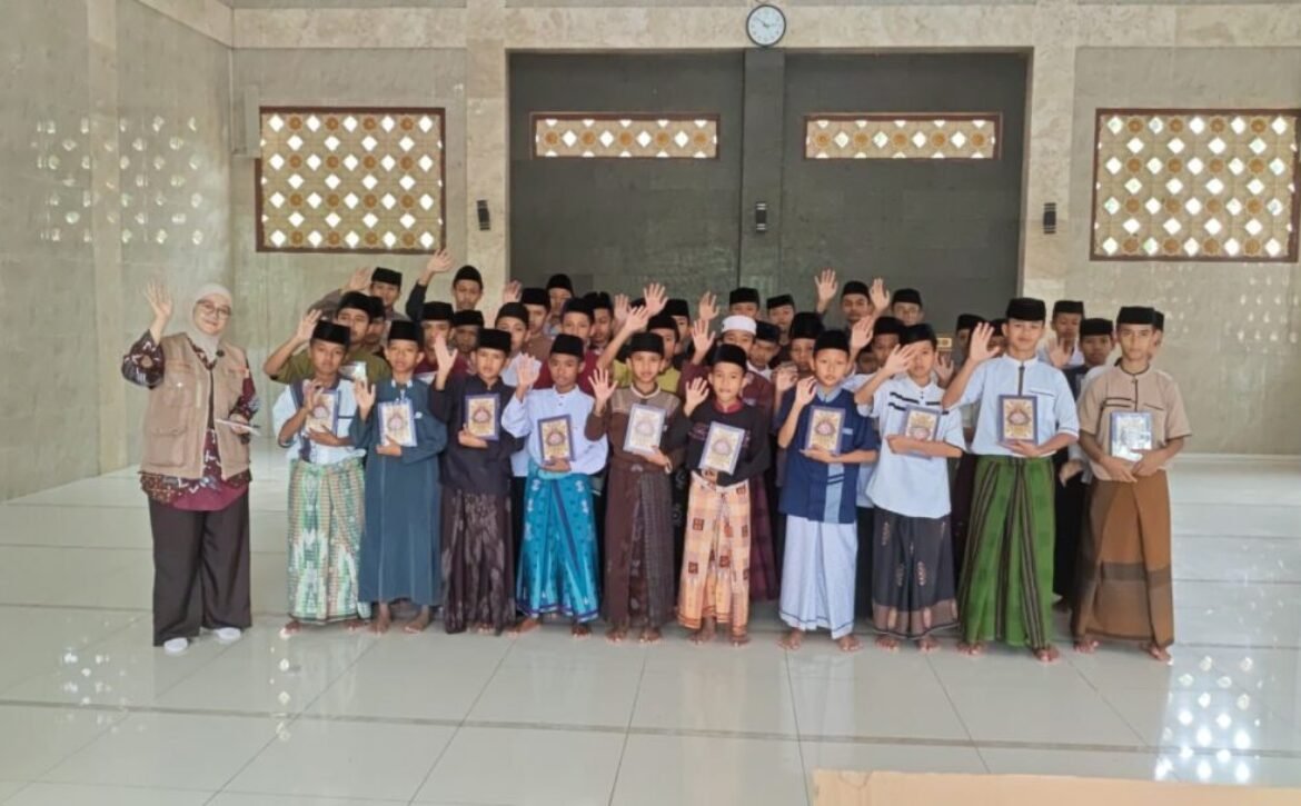 Mushaf Baru untuk Santri Baru! Alhamdulillah, Sedekah Quran Kembali Tersalurkan di Pesantren Al Hilal