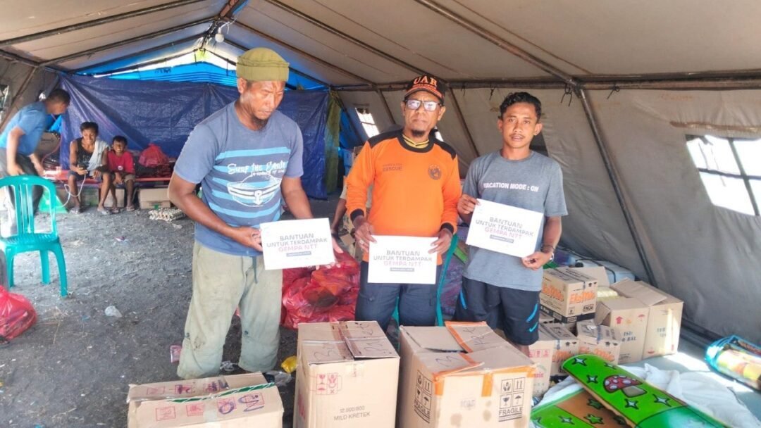 Bantuan untuk Penyintas Gempa NTT, LAZISWAF Al Hilal Salurkan Sembako dan Hygiene Kit untuk 127 KK