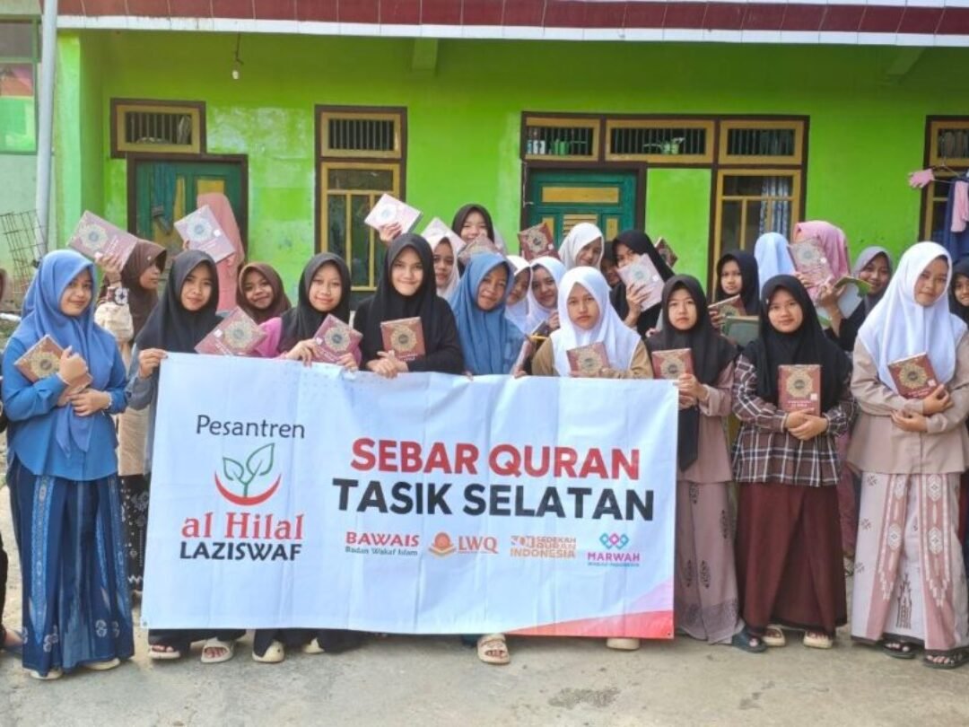 Sebar Quran Pelosok Tasik Selatan, LAZISWAF Al Hilal Salurkan Ratusan Mushaf Al Quran