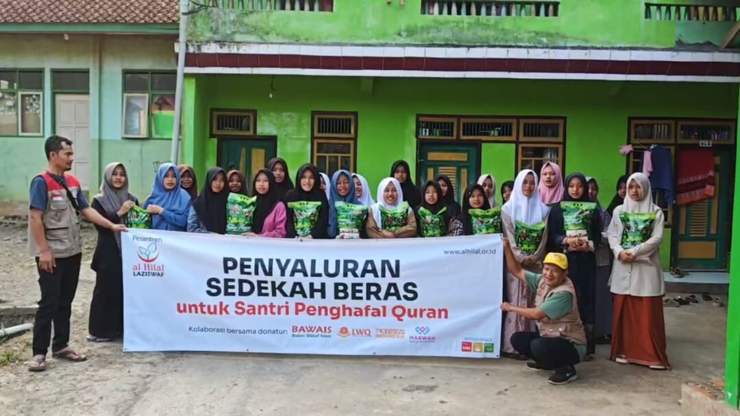 Berbagi Beras, Penuhi Gizi Santri Penghafal Al Quran di Pelosok Tasikmalaya