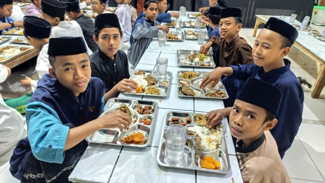 Sedekah Beras yang Sahabat Al Hilal Tunaikan, Menjadi Bekal Gizi Para Penghafal Al Quran