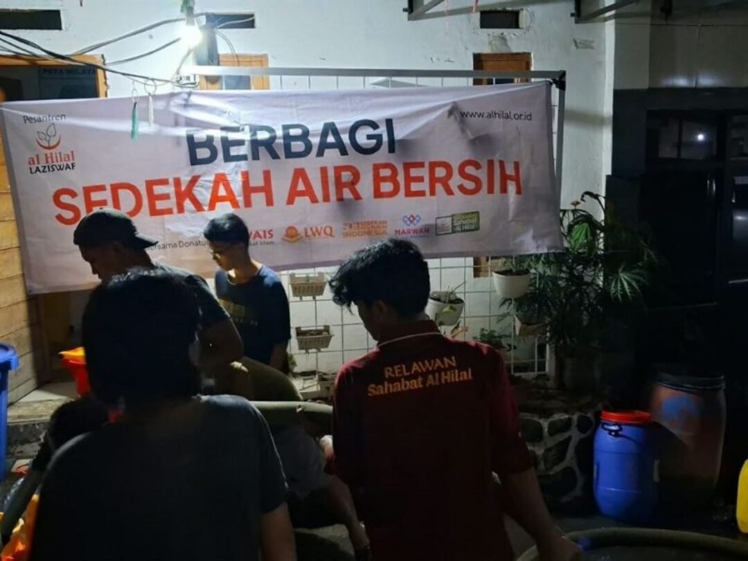 Manfaat Mengalir Deras! 6.000 Liter Air Bersih Disalurkan untuk Warga Cimahi Tengah