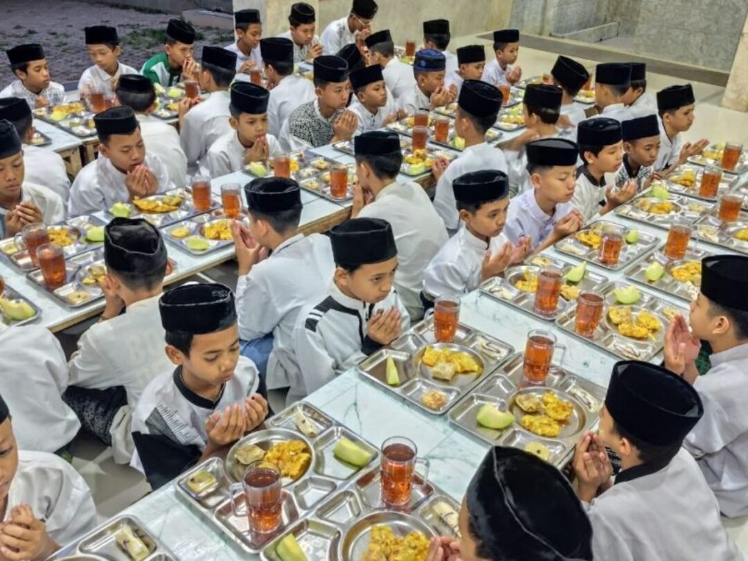 Hadirkan Hidangan Berbuka Puasa Sunnah dan Raih Ribuan Pahala!
